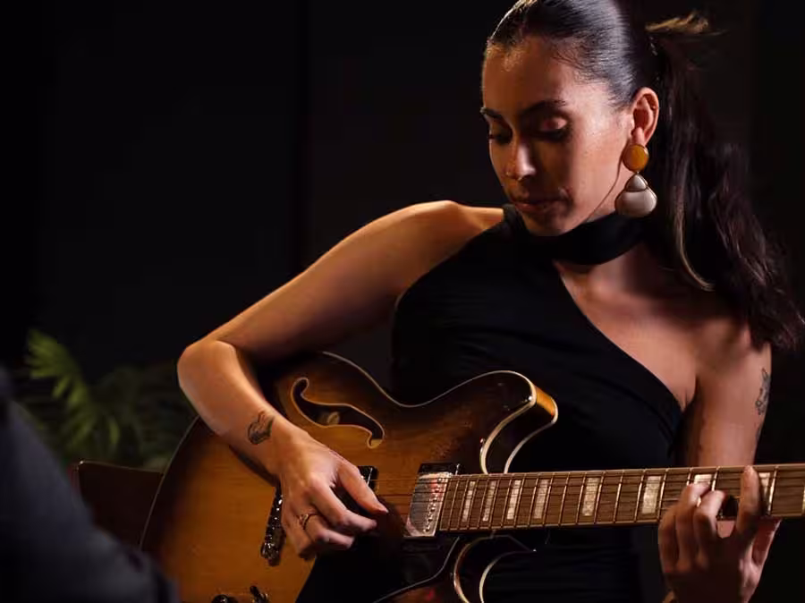Eybi - R&B and soul singer Eybi - R&B and soul singer